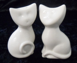  White Cat Salt & Pepper Shakers ... meowww